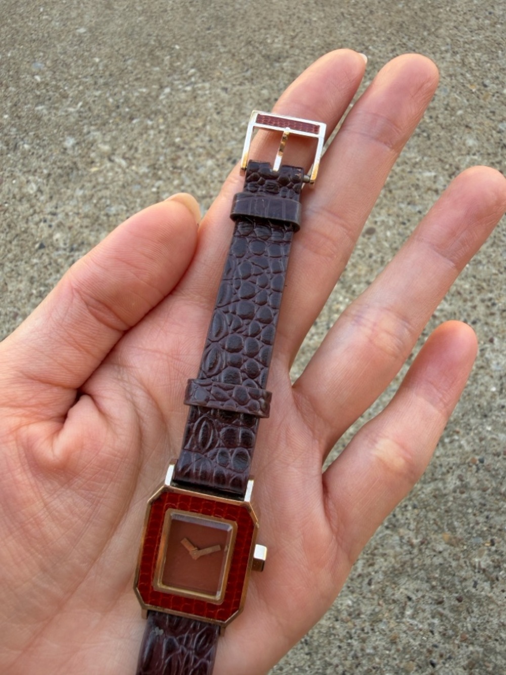 YSL Super Vintage Hand-Wound Red Leather Strap tWomen's Watch - Picture 4 of 5